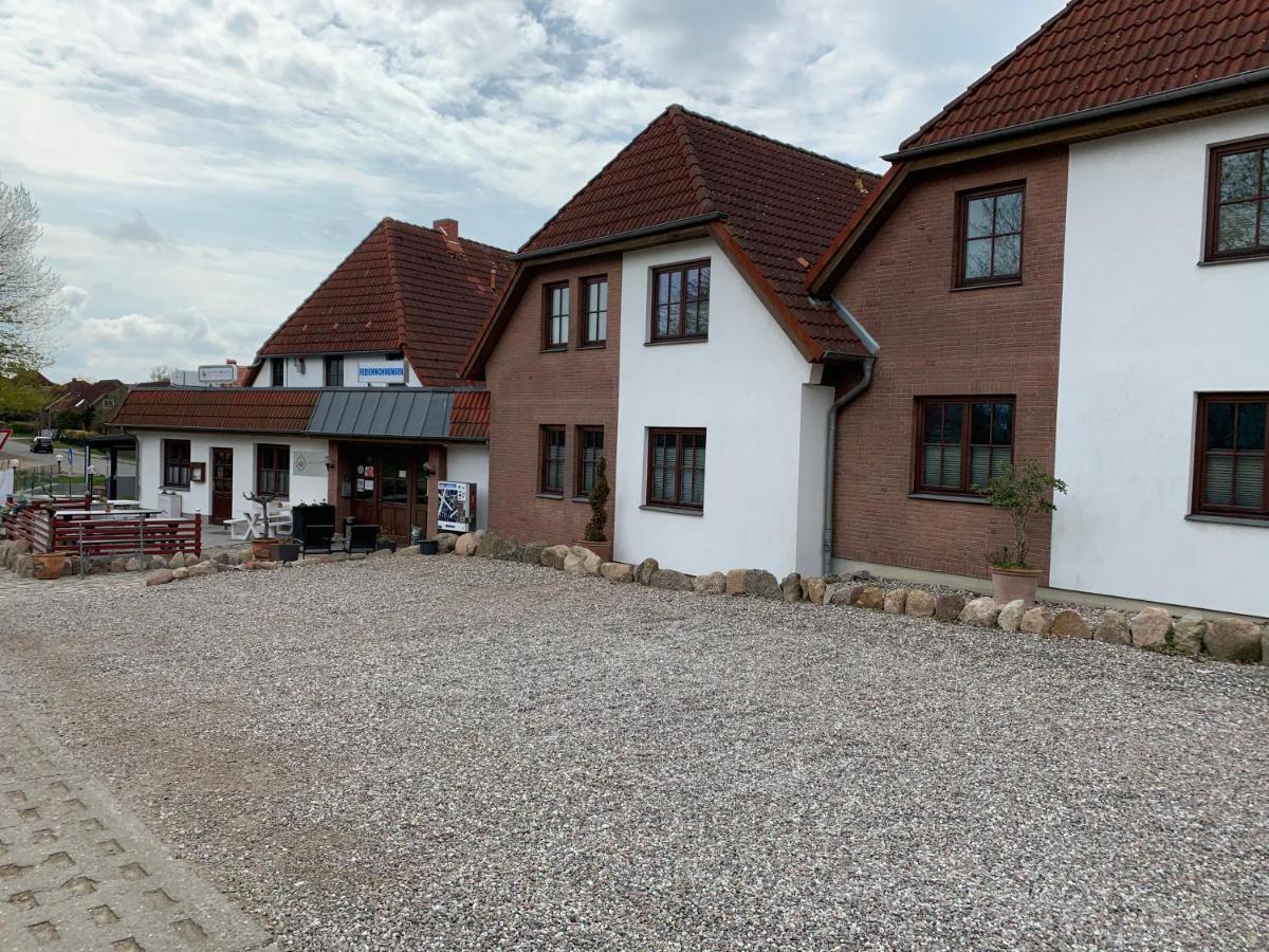 Gasthof Ostwind - ferienwohnungen&meer Steffenshagen Buitenkant foto